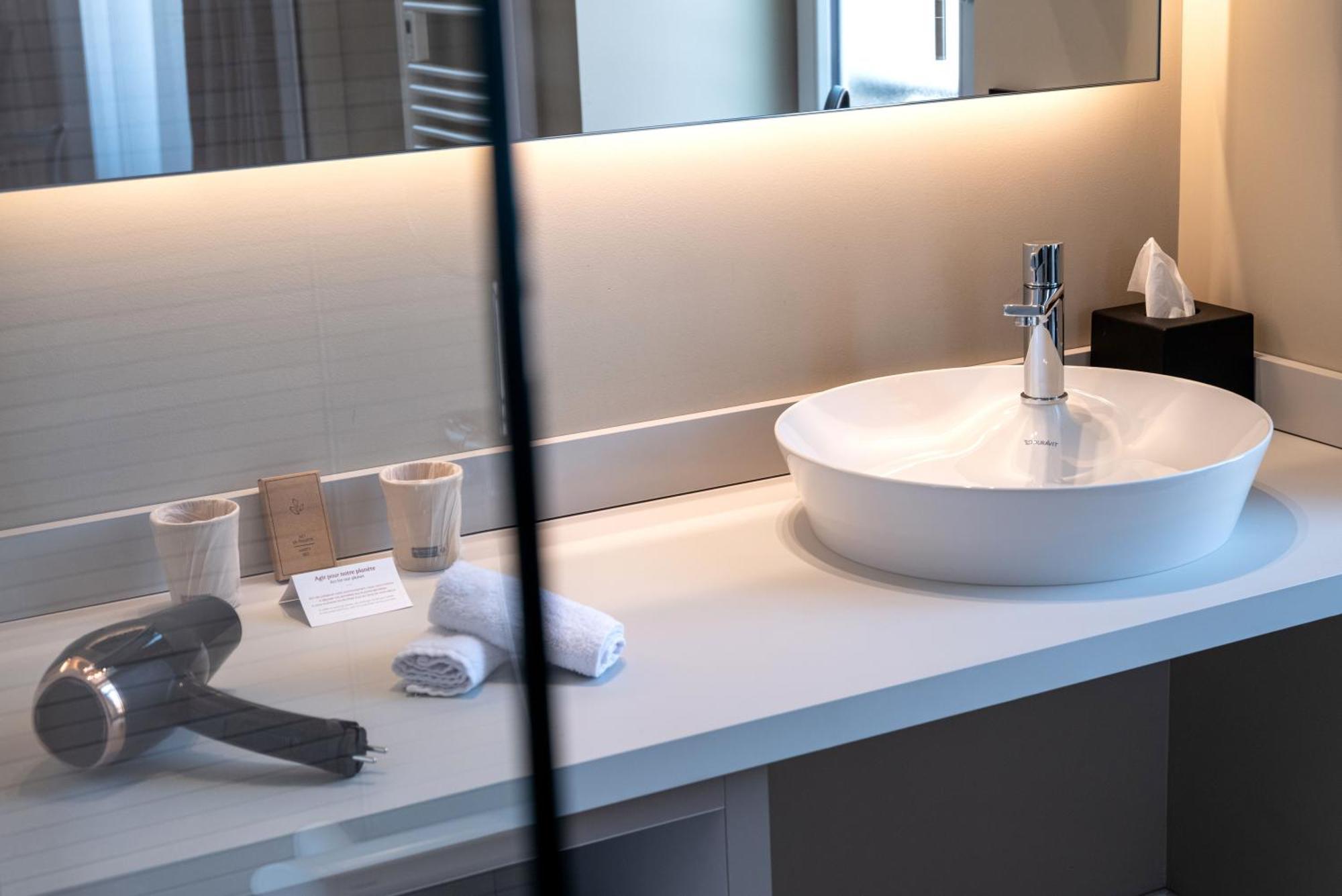 Hotel Western Premier Le Chapitre And 4*