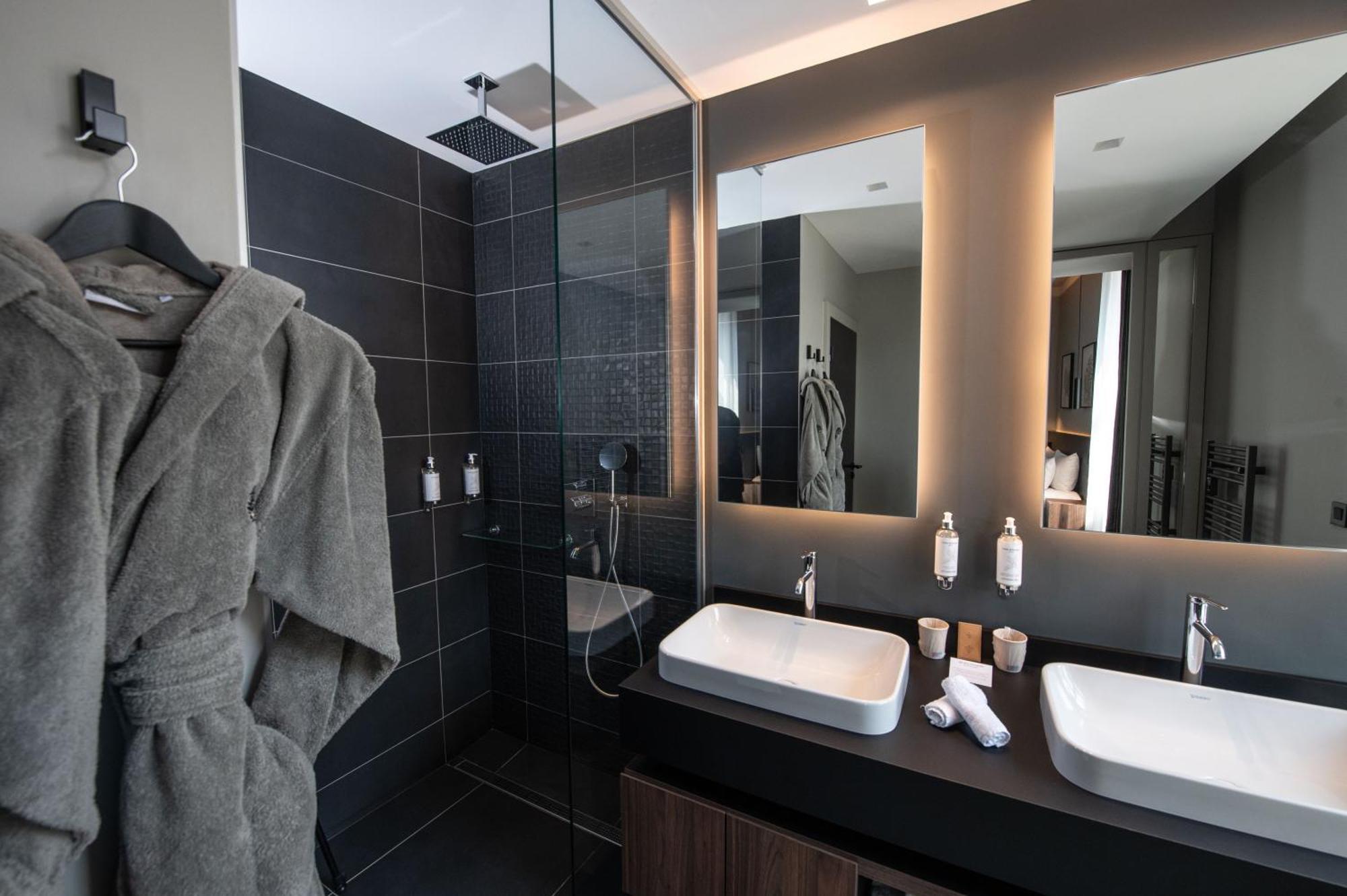Hotel Western Premier Le Chapitre And